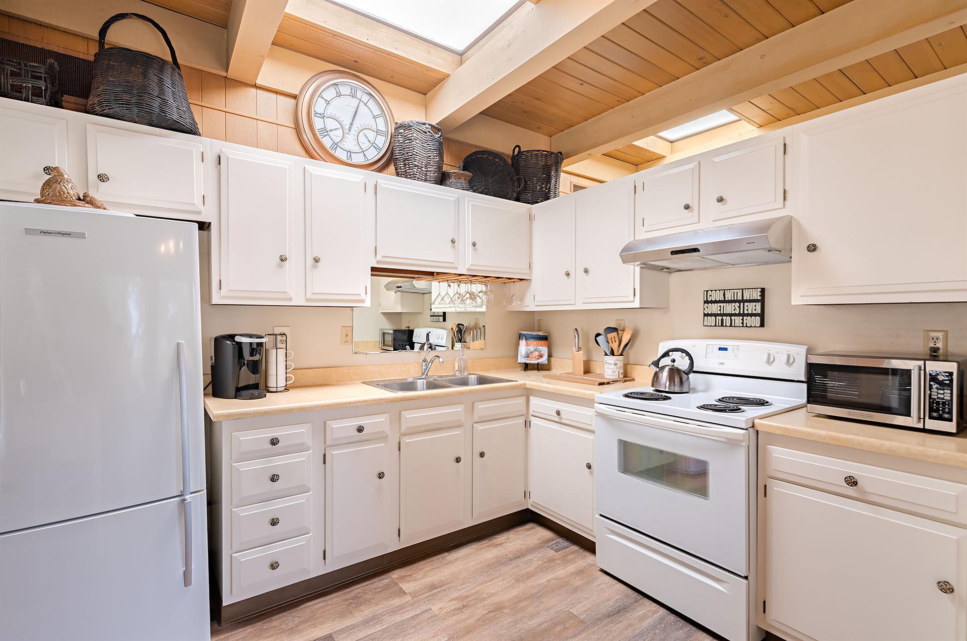 Fully Equipped Kitchen No Dishwasher