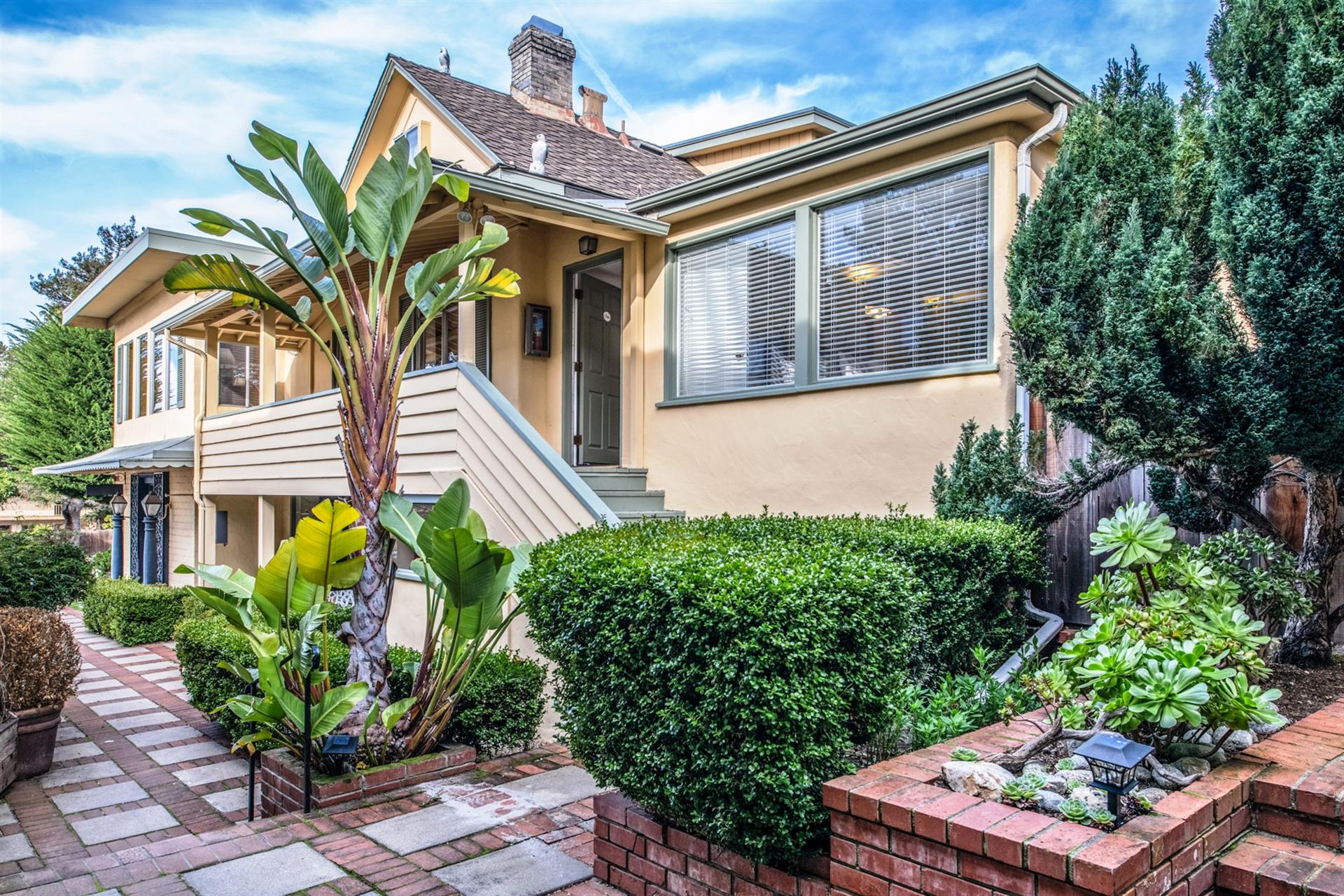 Lovely Flat in Downtown Carmel
