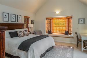 Bedroom 1, King Bed, En Suite Bathroom with Shower