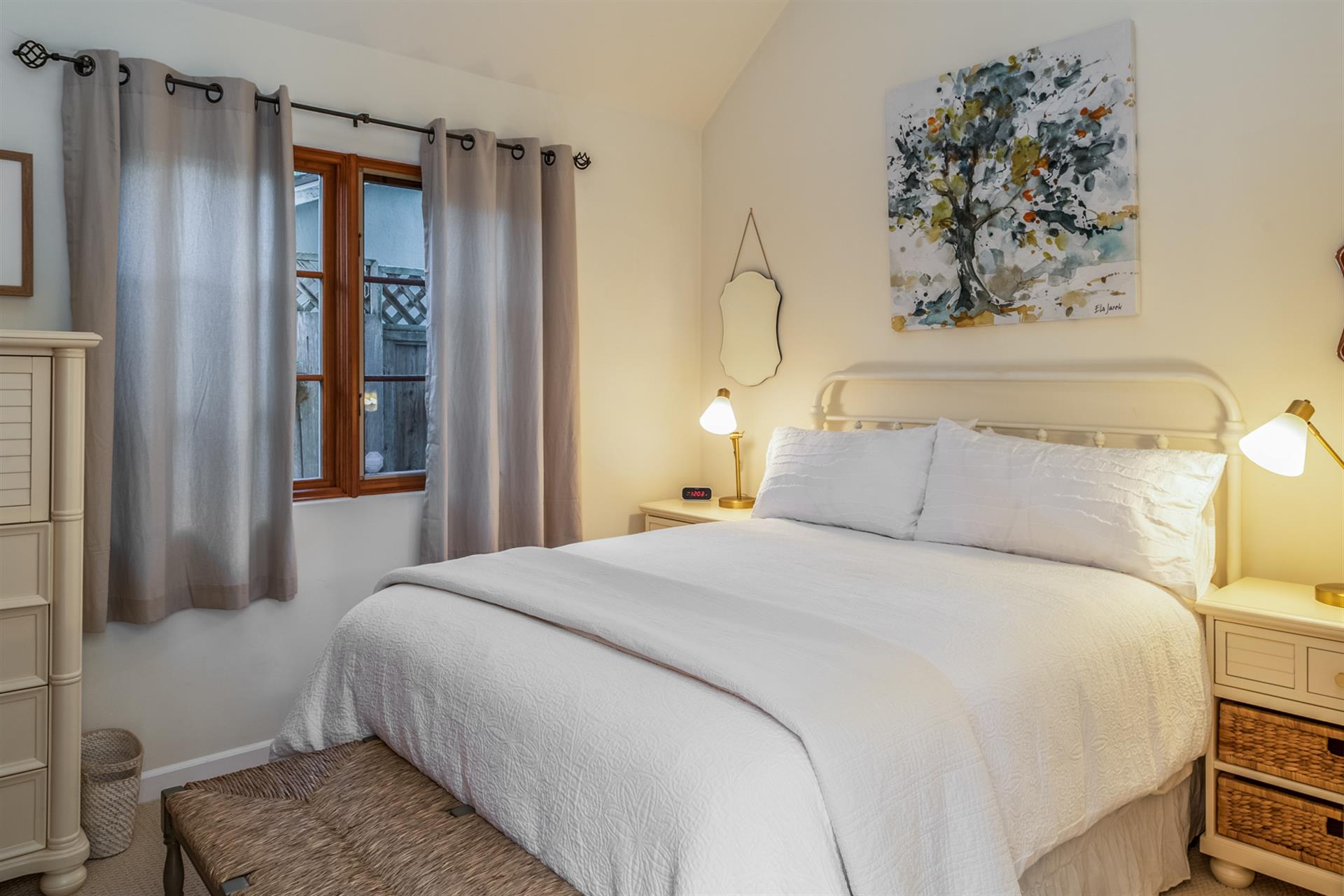 Bedroom 2, Queen Bed