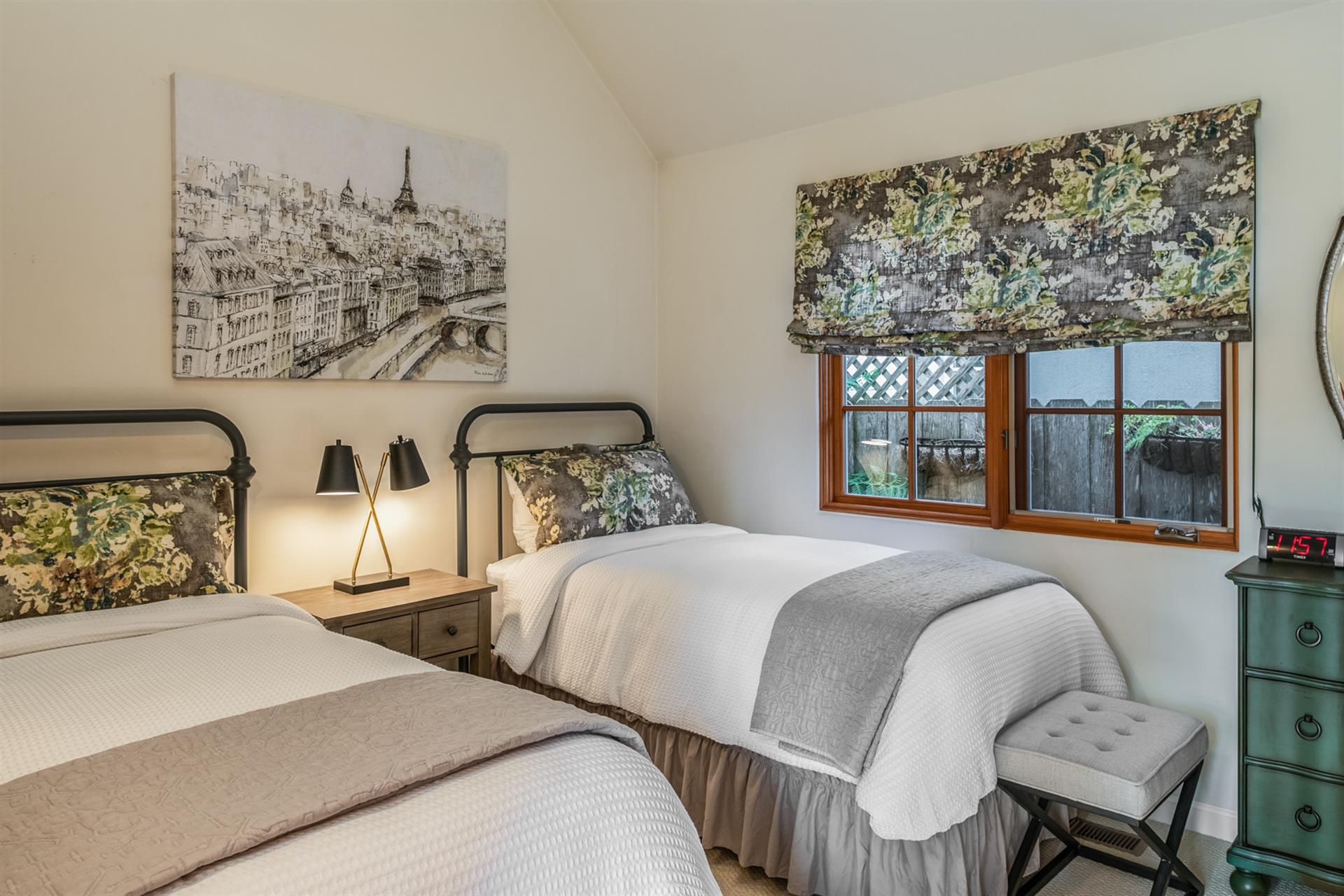 Bedroom 3, Two Twin Beds, TV