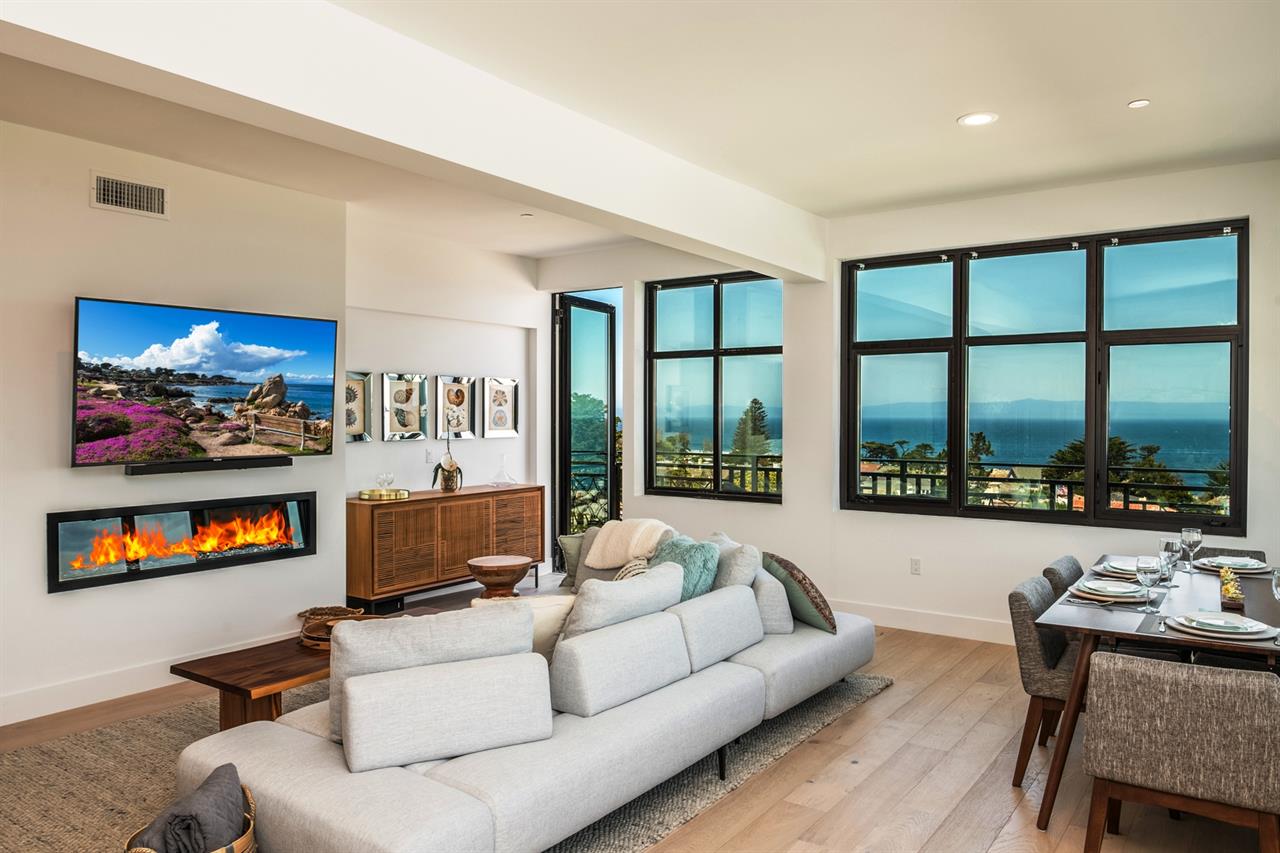 Great Room  60inch HDTV, RemoteControl Electric Fireplace