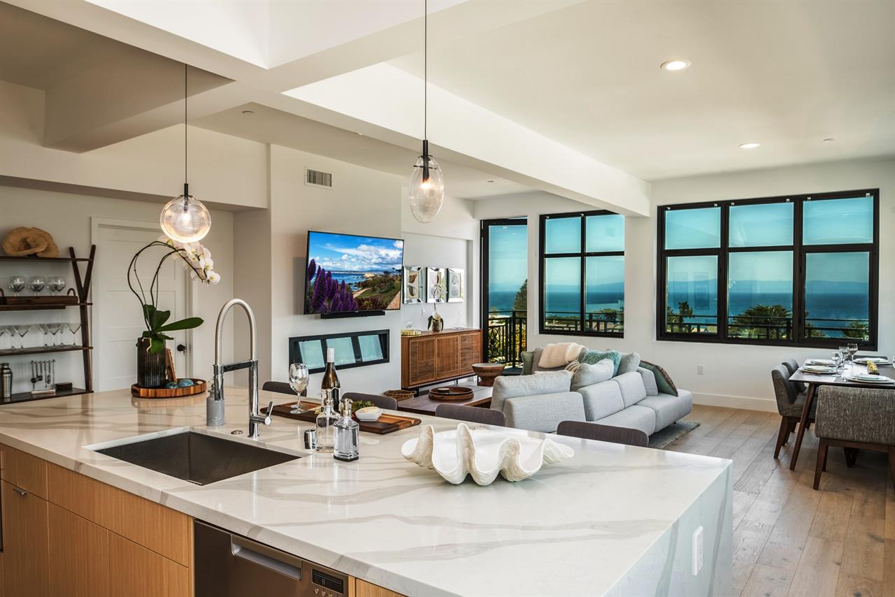 Fully Equipped Gourmet Kitchen