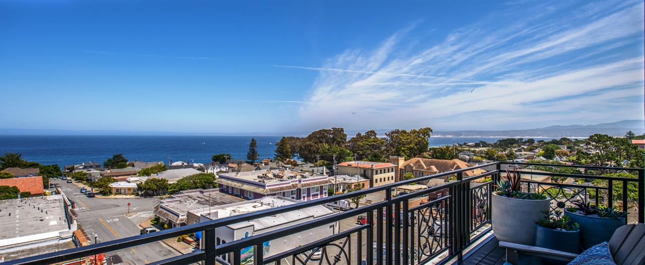 Spectacular View of the Bay and Sunrises from the East Balcony
