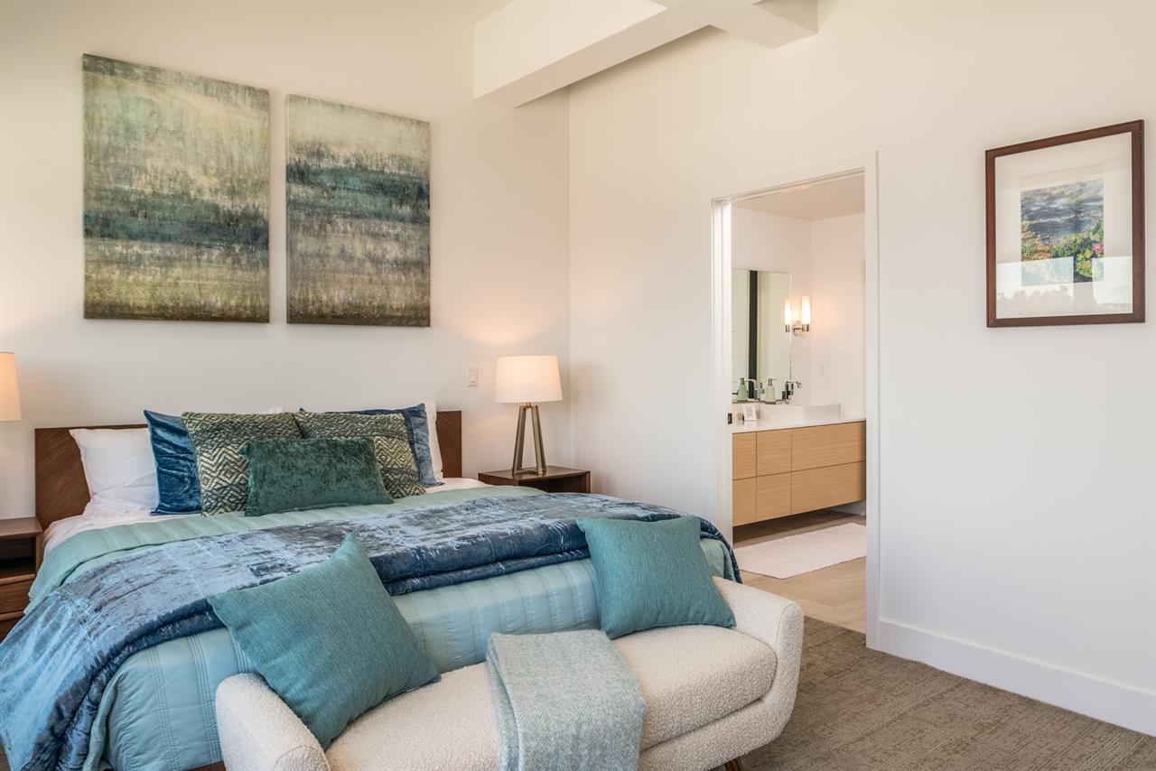 Bedroom 1, King, Balcony, TV, En Suite Bathroom