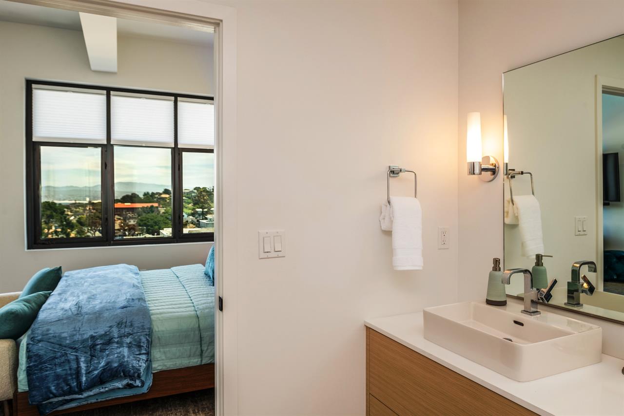 Bedroom 1, King, Balcony, TV, En Suite Bathroom