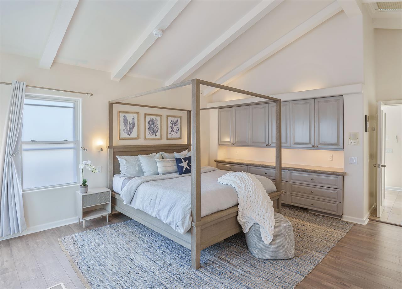 Bedroom 1, King, Fireplace, HDTV, En Suite