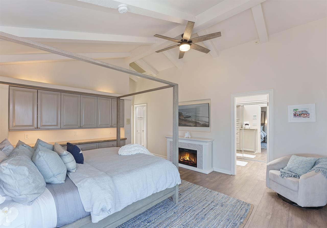 Bedroom 1, King, Fireplace, HDTV, En Suite