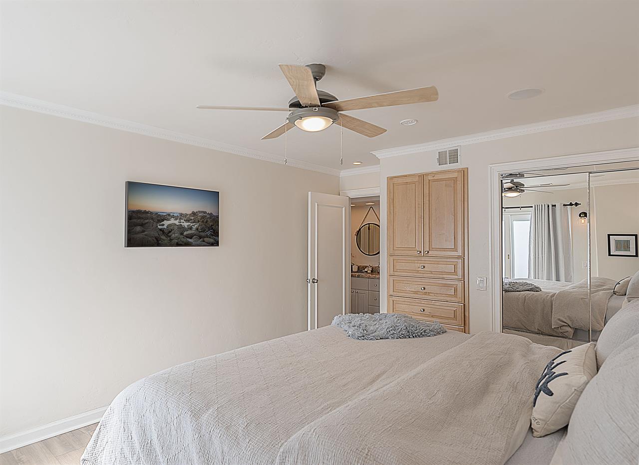 Bedroom 2, King Bed, TV