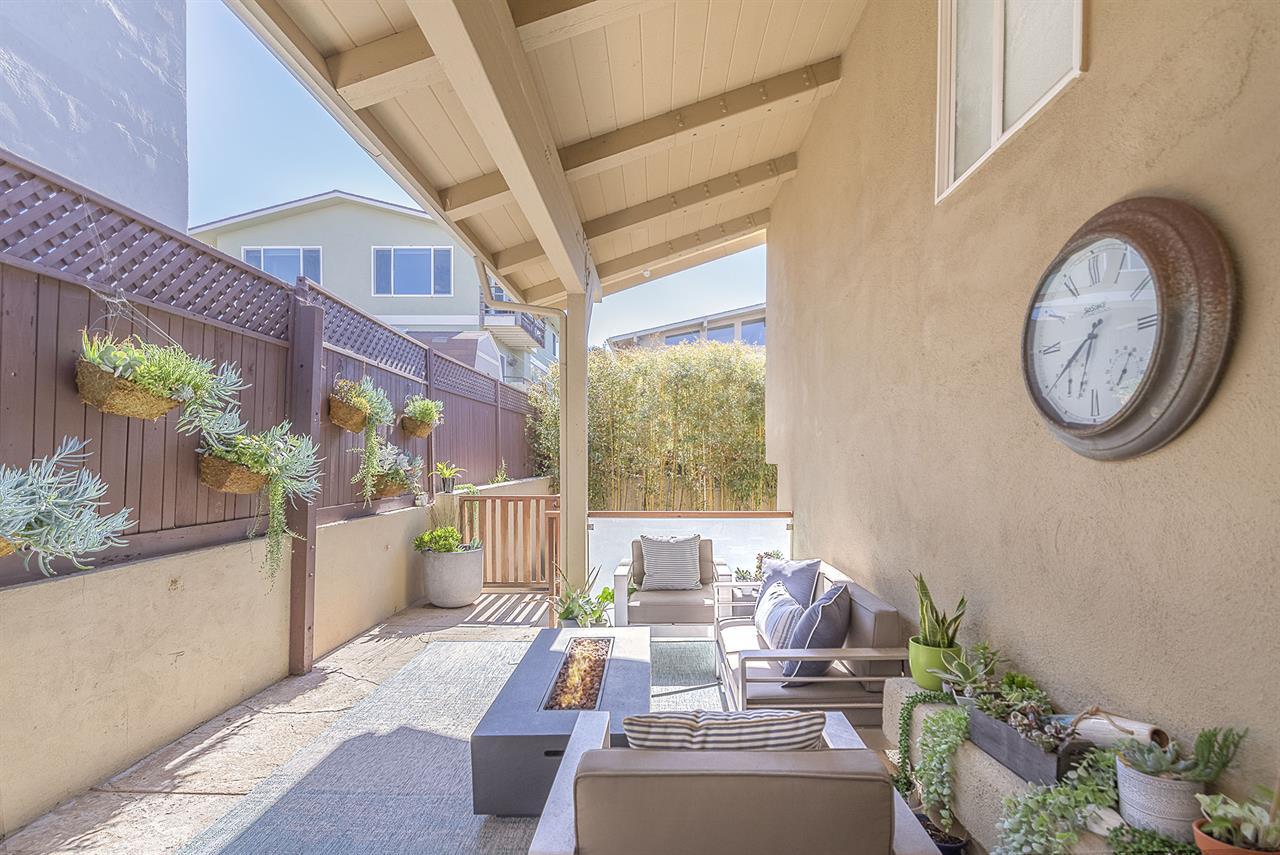 Outdoor Living Space with Gas Fire Pit