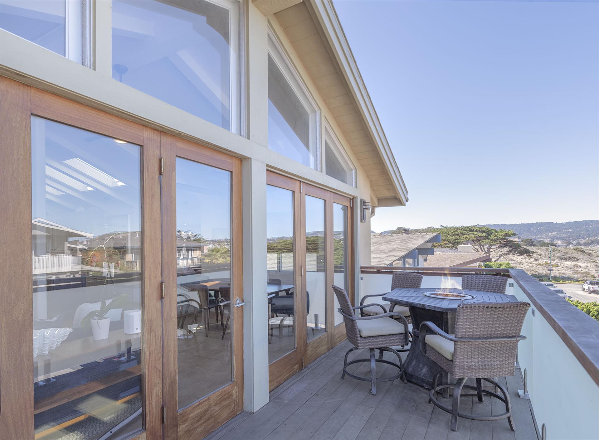 Balcony with Dining for Four