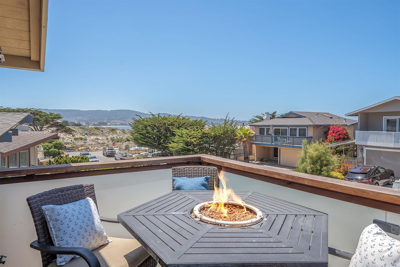 Balcony with Dining for Four