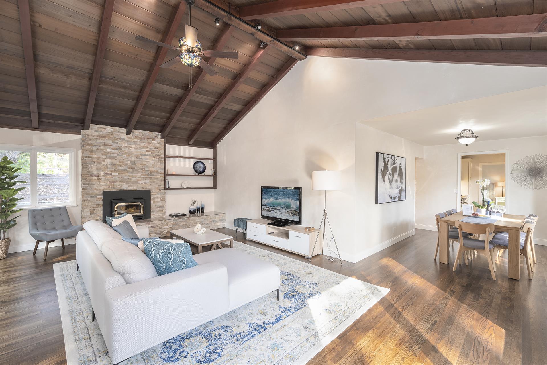 Upper Floor Living Room  WoodBurning Fireplace and HDTV