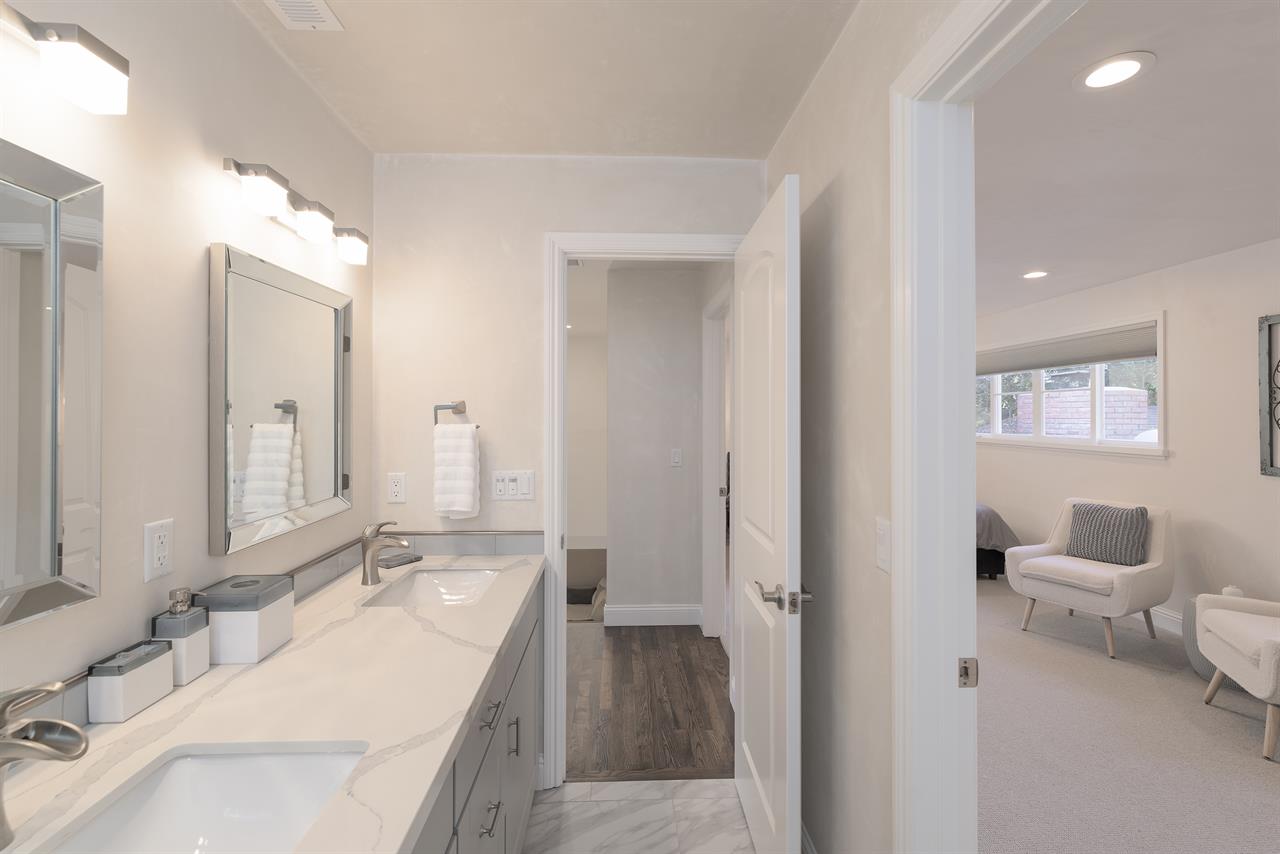 Upper Floor Bathroom, ShowerOverTub