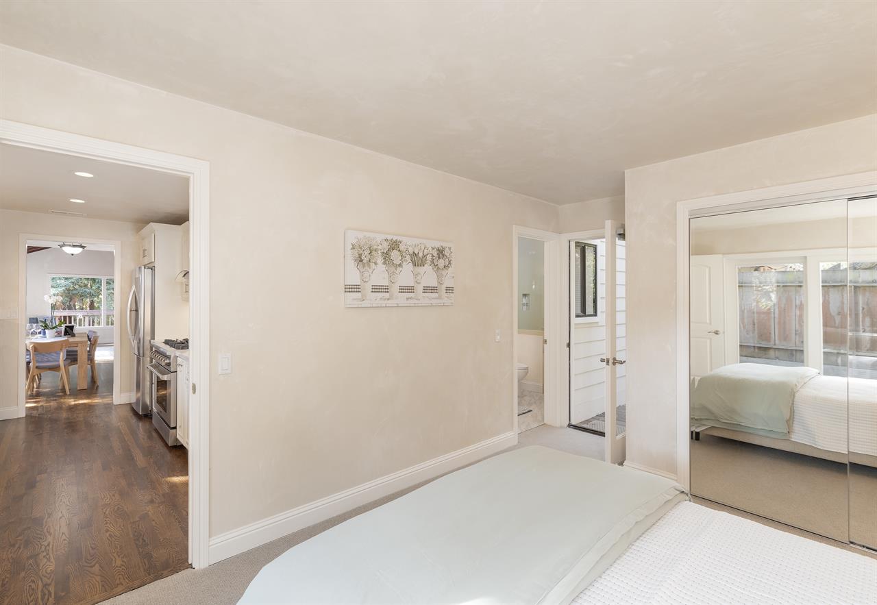 Bedroom 2, Queen Bed, Upstairs