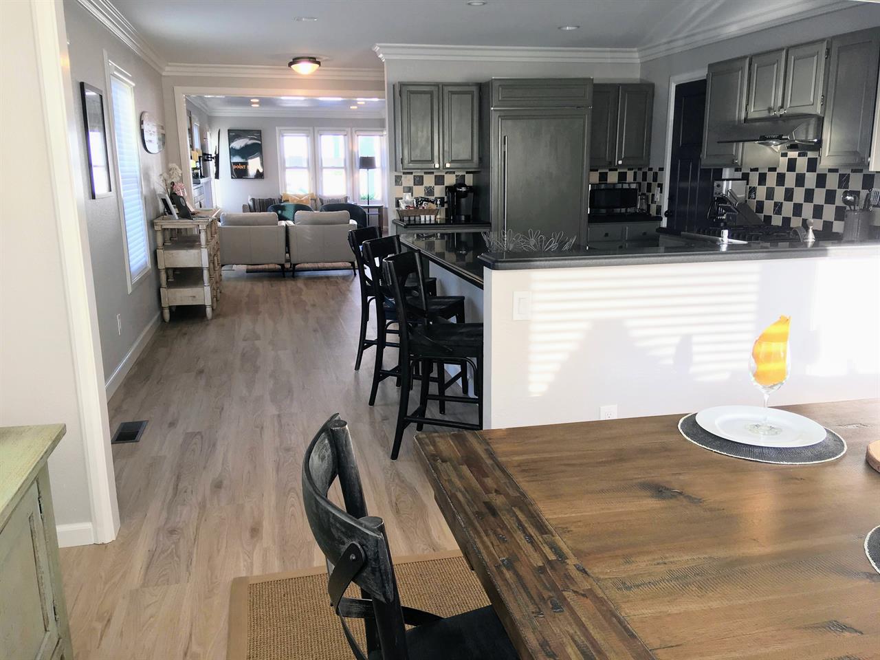 Dining Area Seats 6