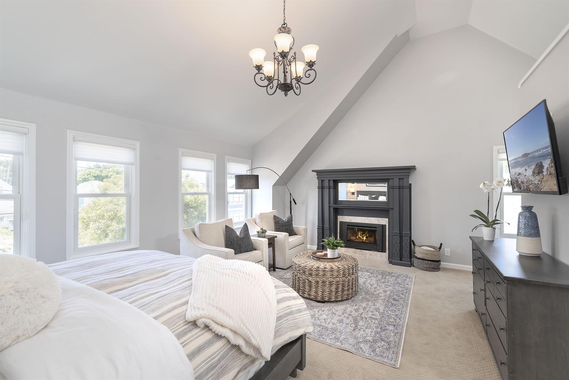 Bedroom 1, Cal King, Fireplace, TV, En Suite