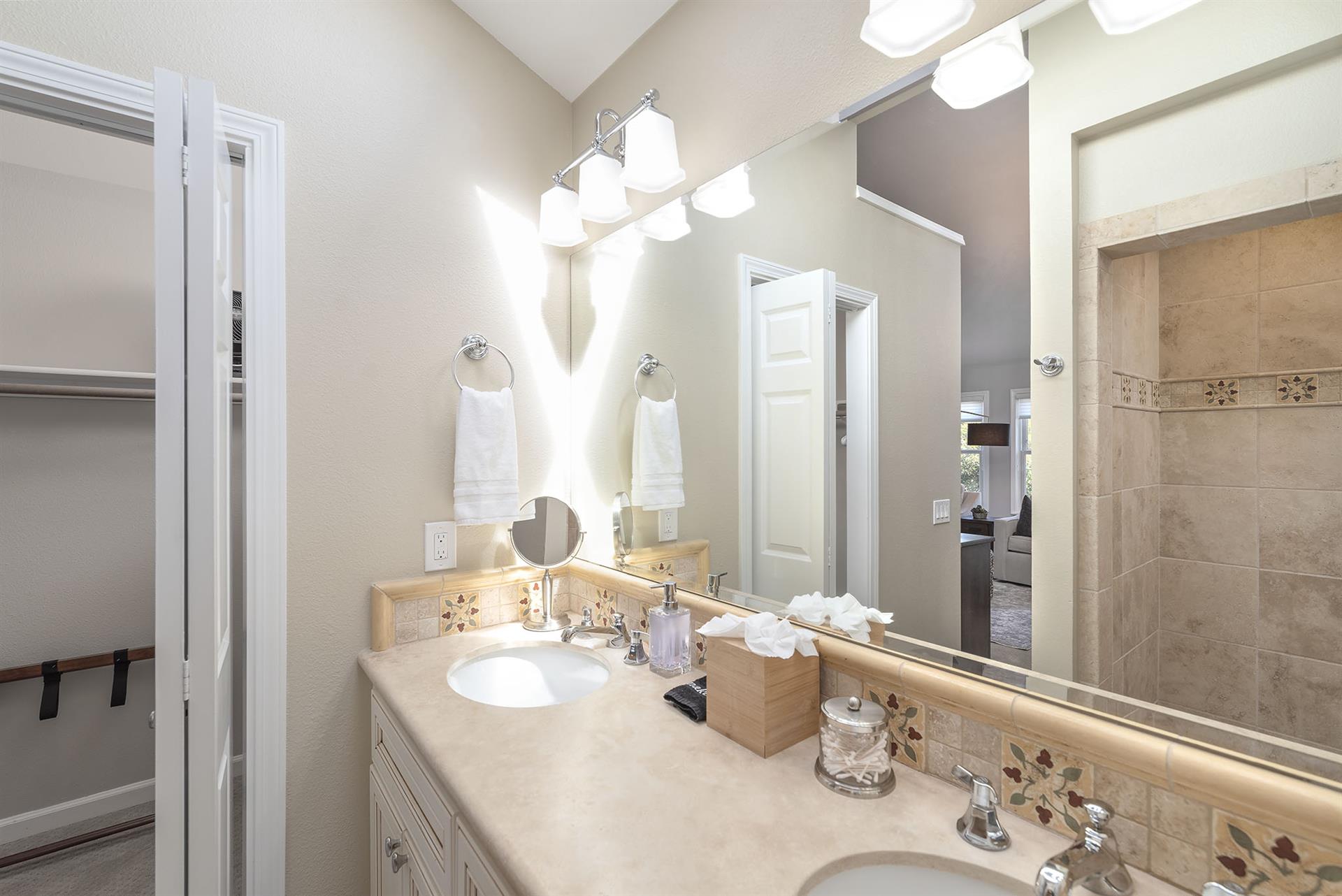 En Suite Bathroom with Shower