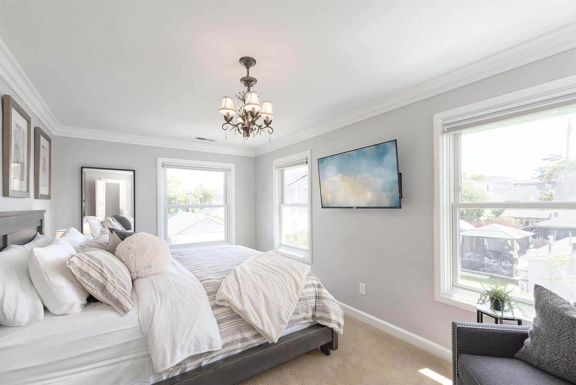 Bedroom 2, Cal King, TV