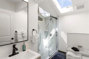 Bedroom 1 En Suite Bath with Shower