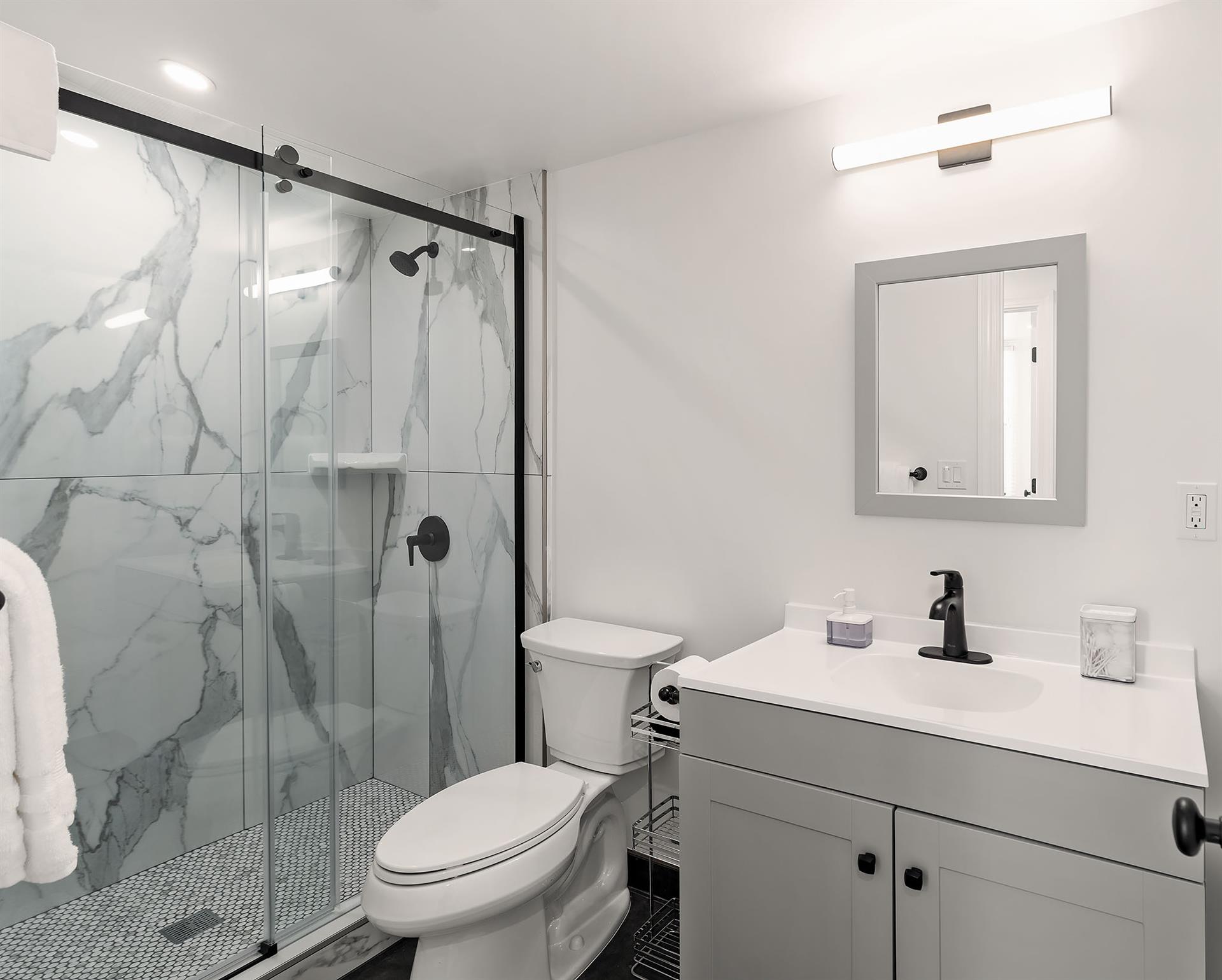 Full Hall Bath with Shower