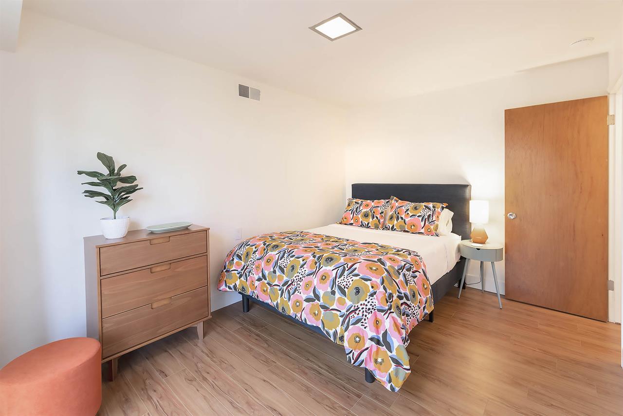 Bedroom 1, Queen Bed, Downstairs