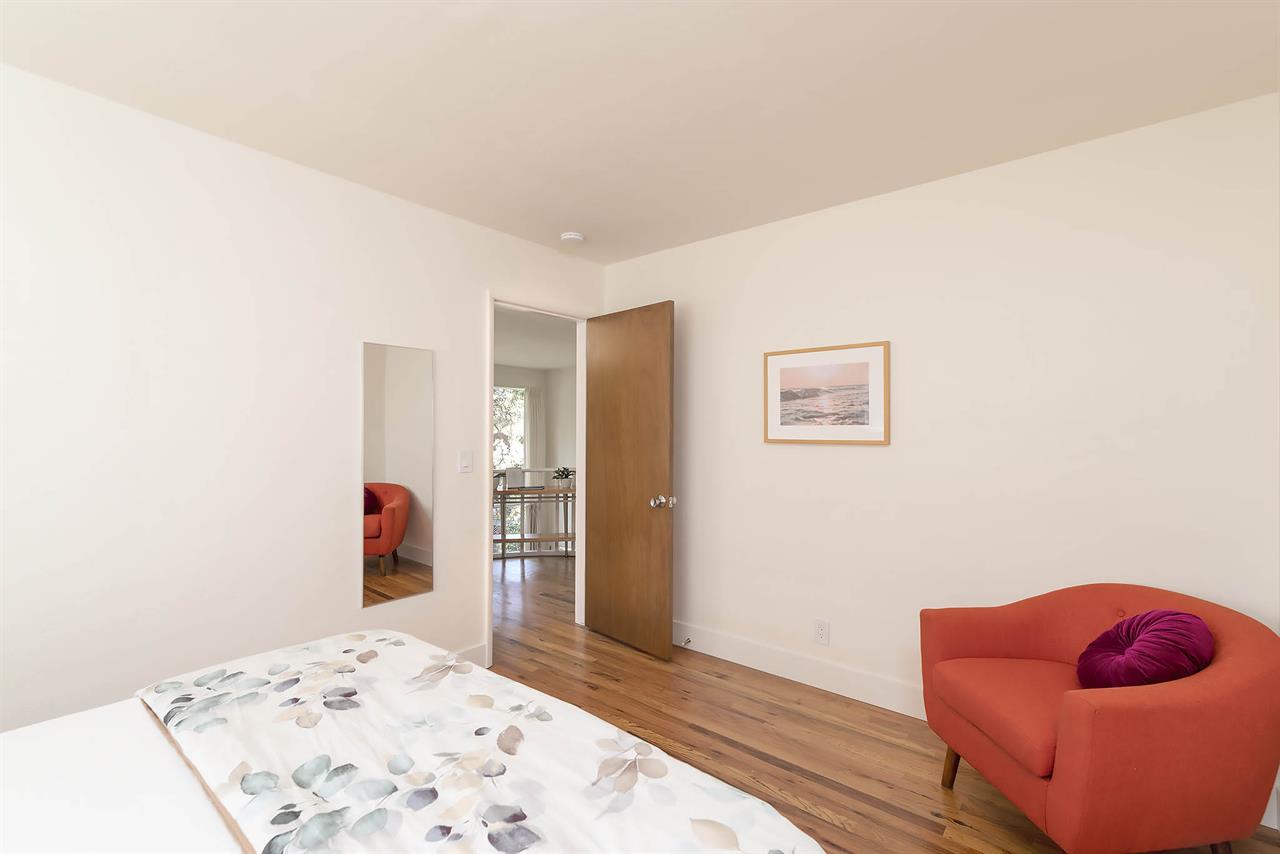 Bedroom 2, Queen Bed, Upstairs