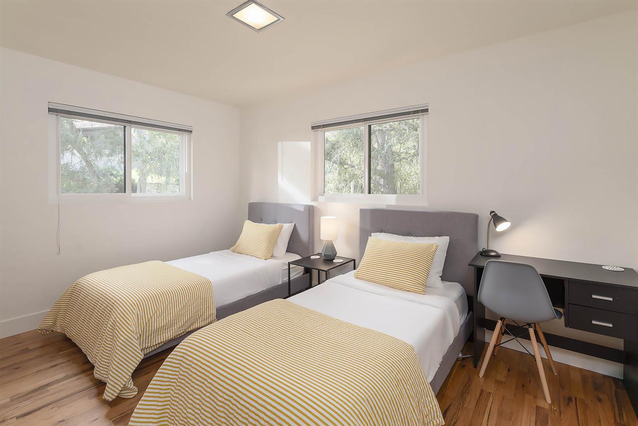 Bedroom 3, Two Twins, Writing Desk