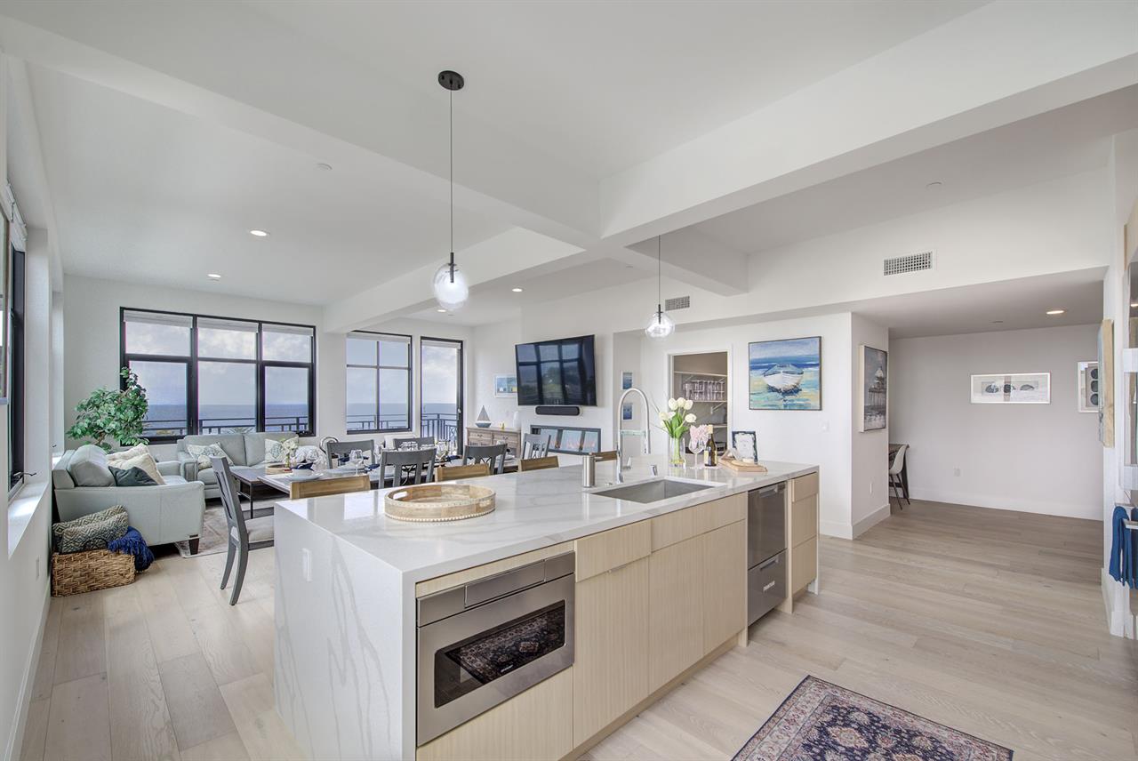 Fully Equipped Gourmet Kitchen