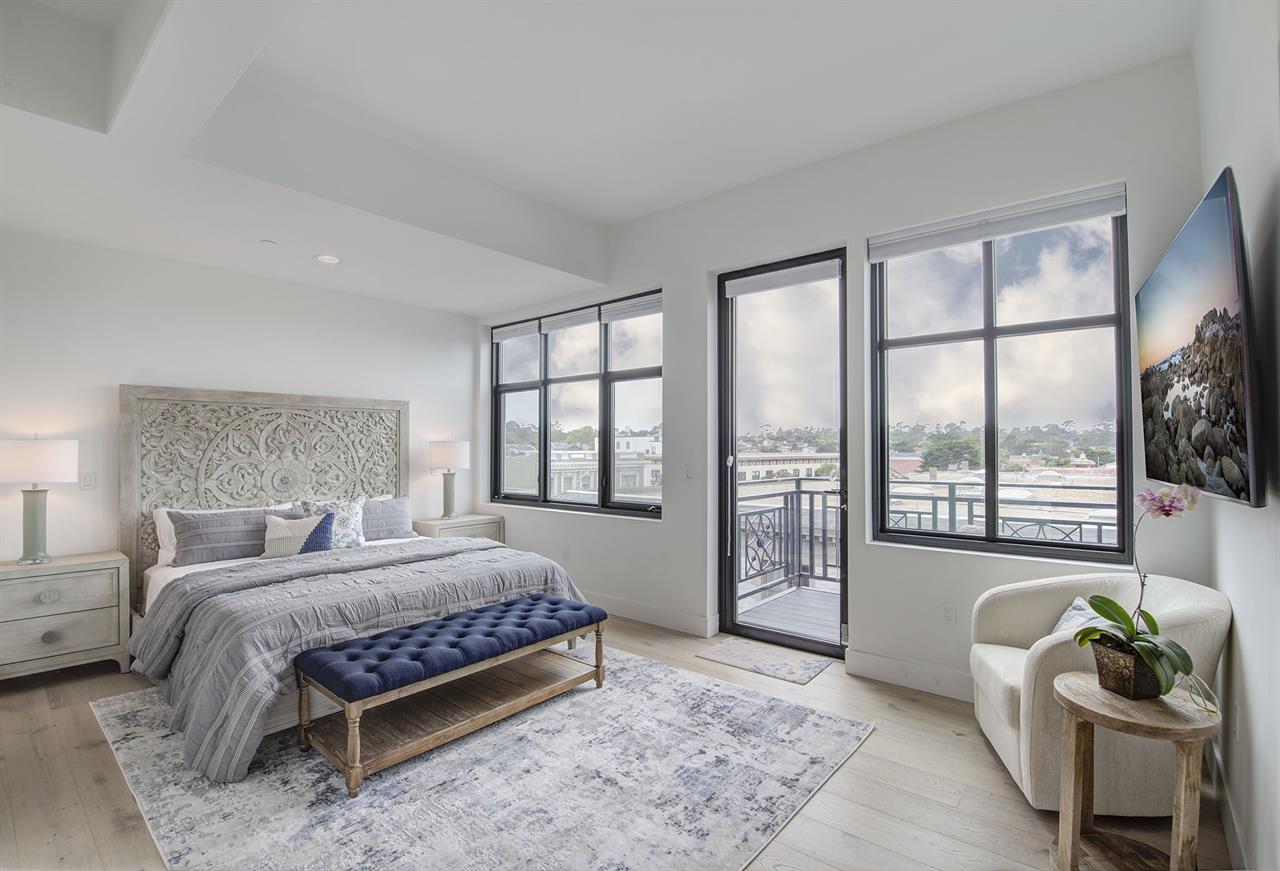 Bedroom 1, Cal King, TV, En Suite, Balcony