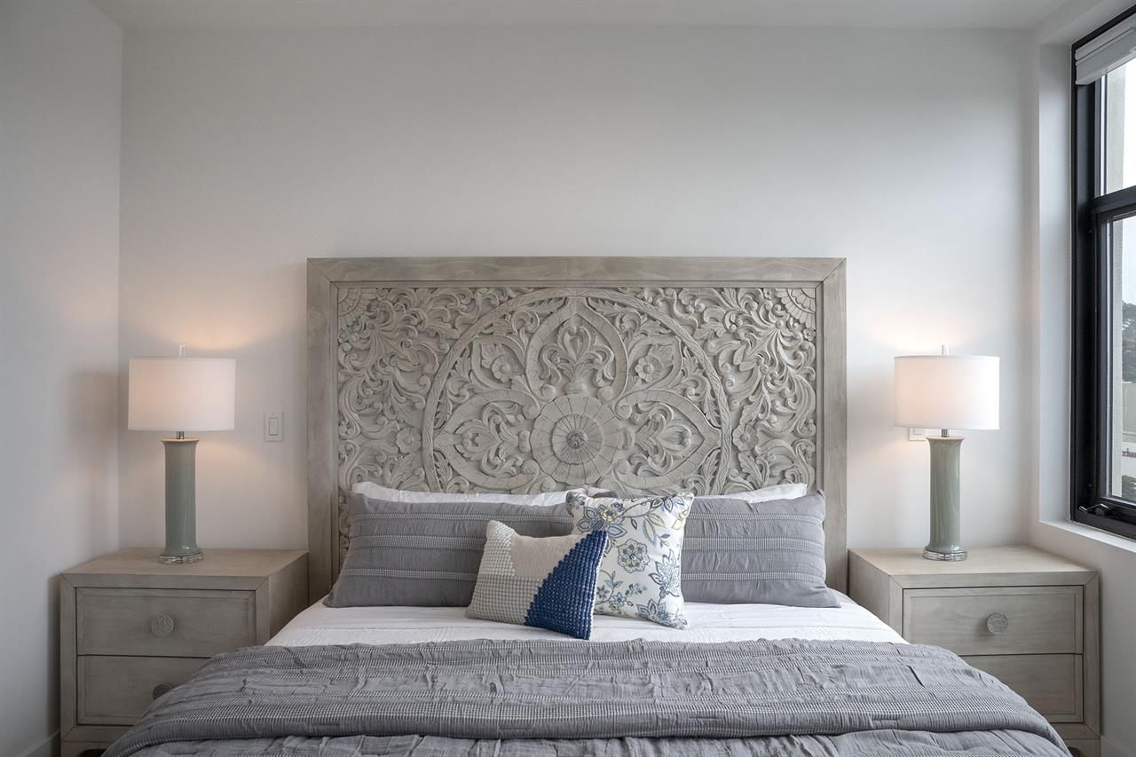 Bedroom 1, Cal King, TV, En Suite, Balcony