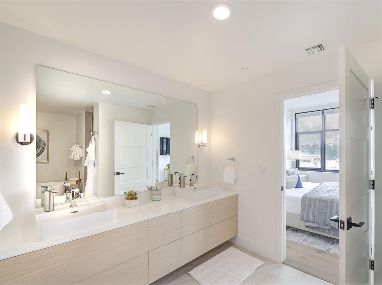 En Suite Bathroom, Tub, Shower, Two Sinks