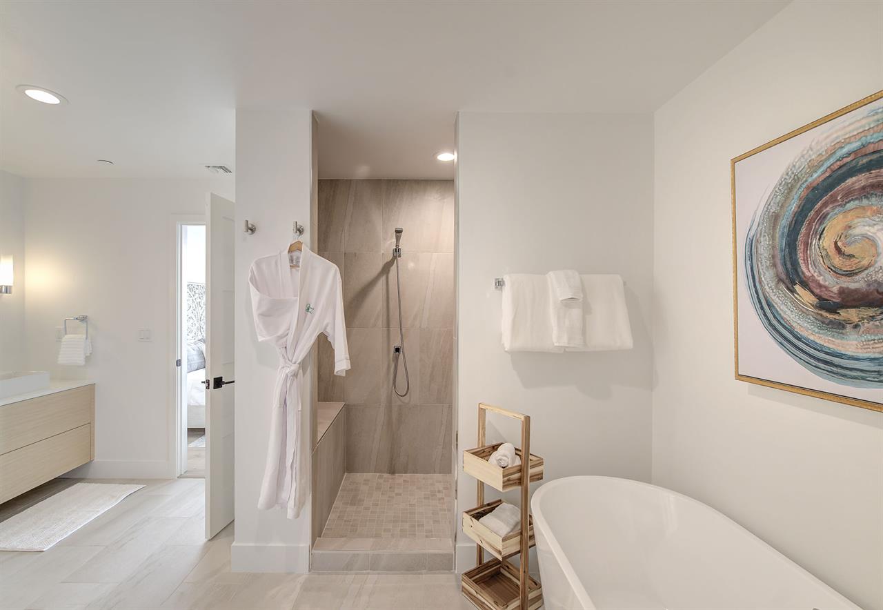 En Suite Bathroom, Tub, Shower, Two Sinks