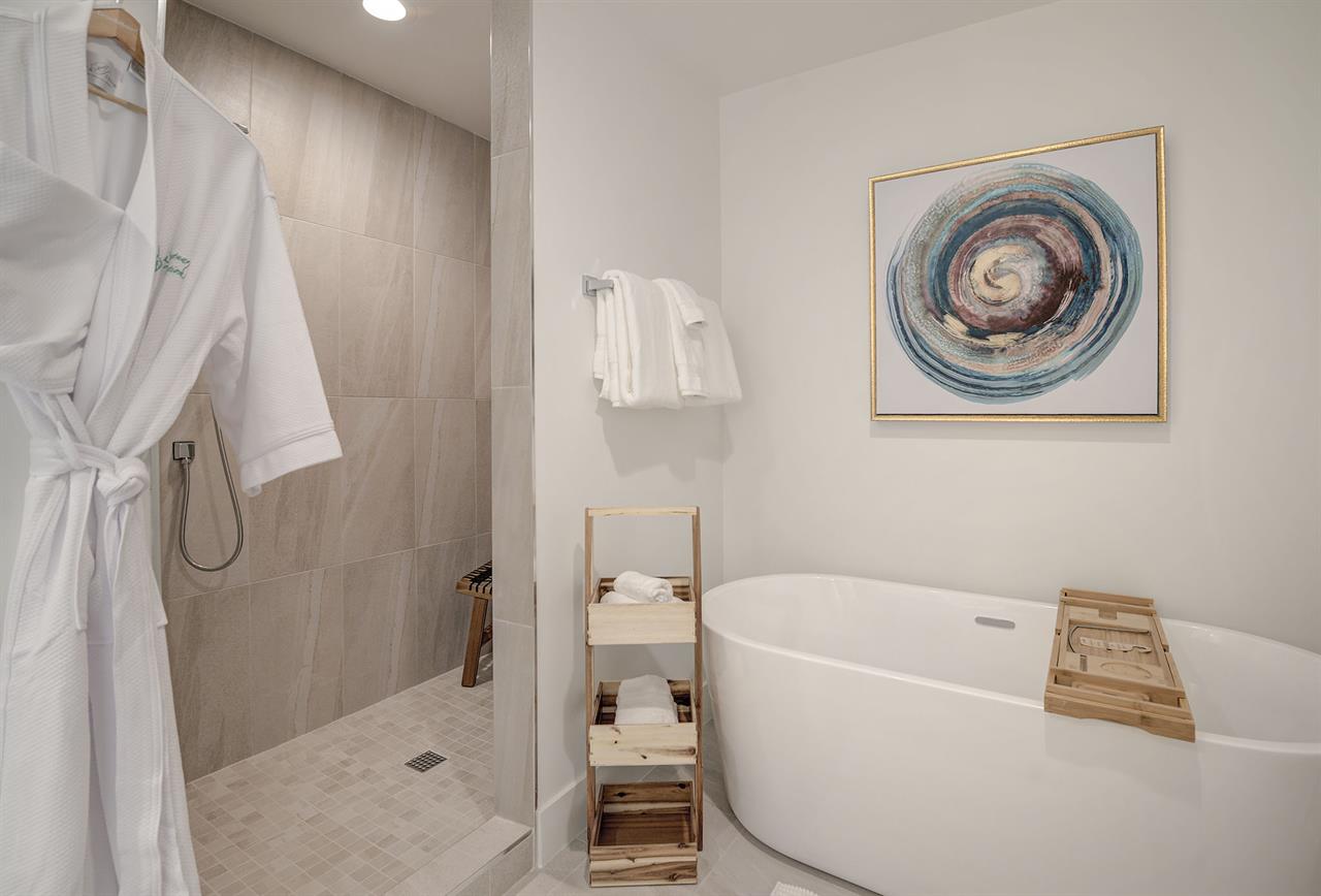 En Suite Bathroom, Tub, Shower, Two Sinks