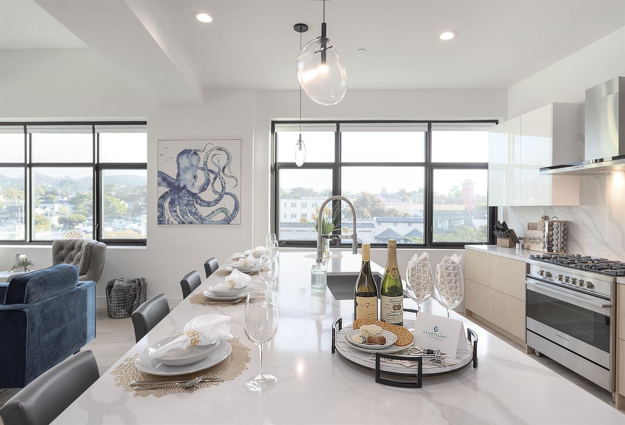 Fully Equipped Gourmet Kitchen