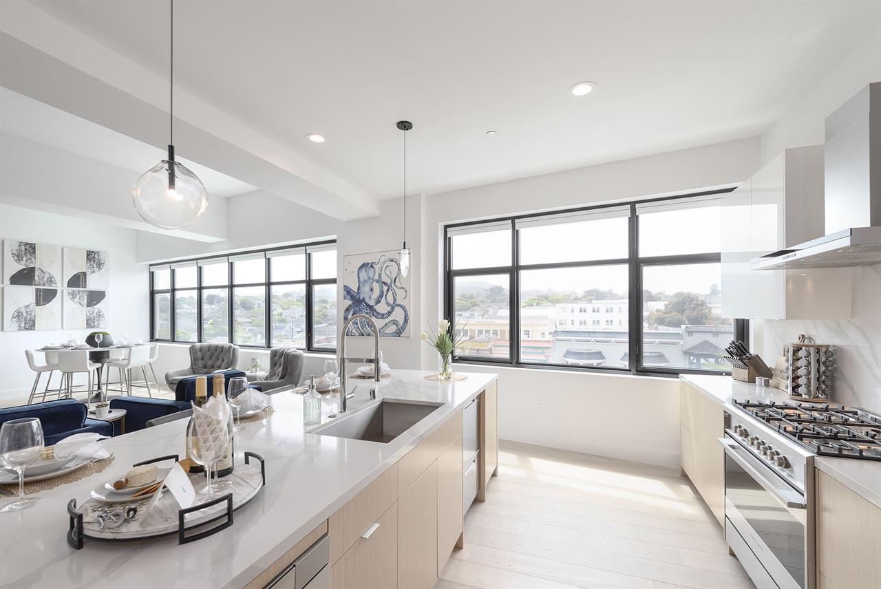 Fully Equipped Gourmet Kitchen