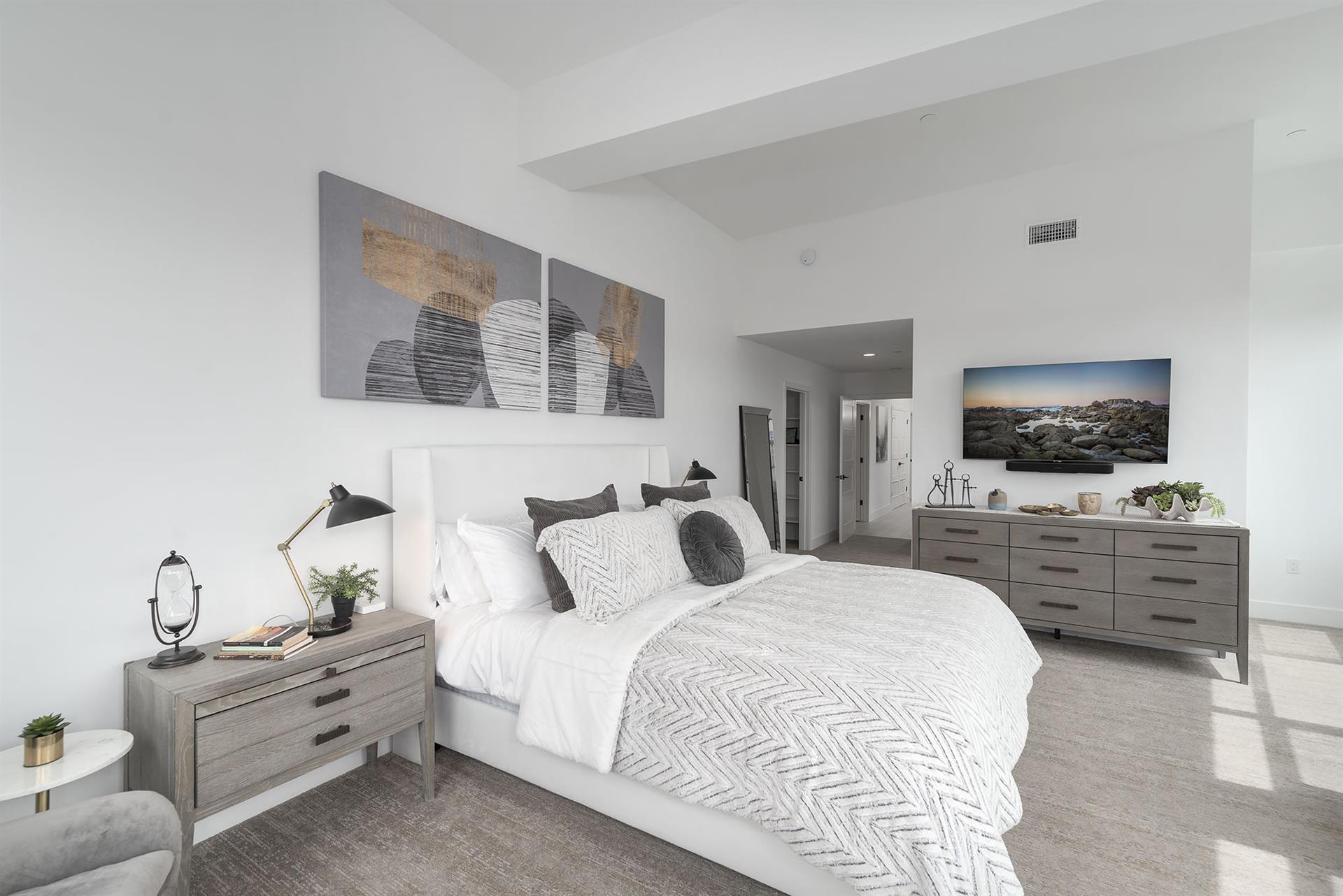 Bedroom 1, King, TV En Suite Bathroom