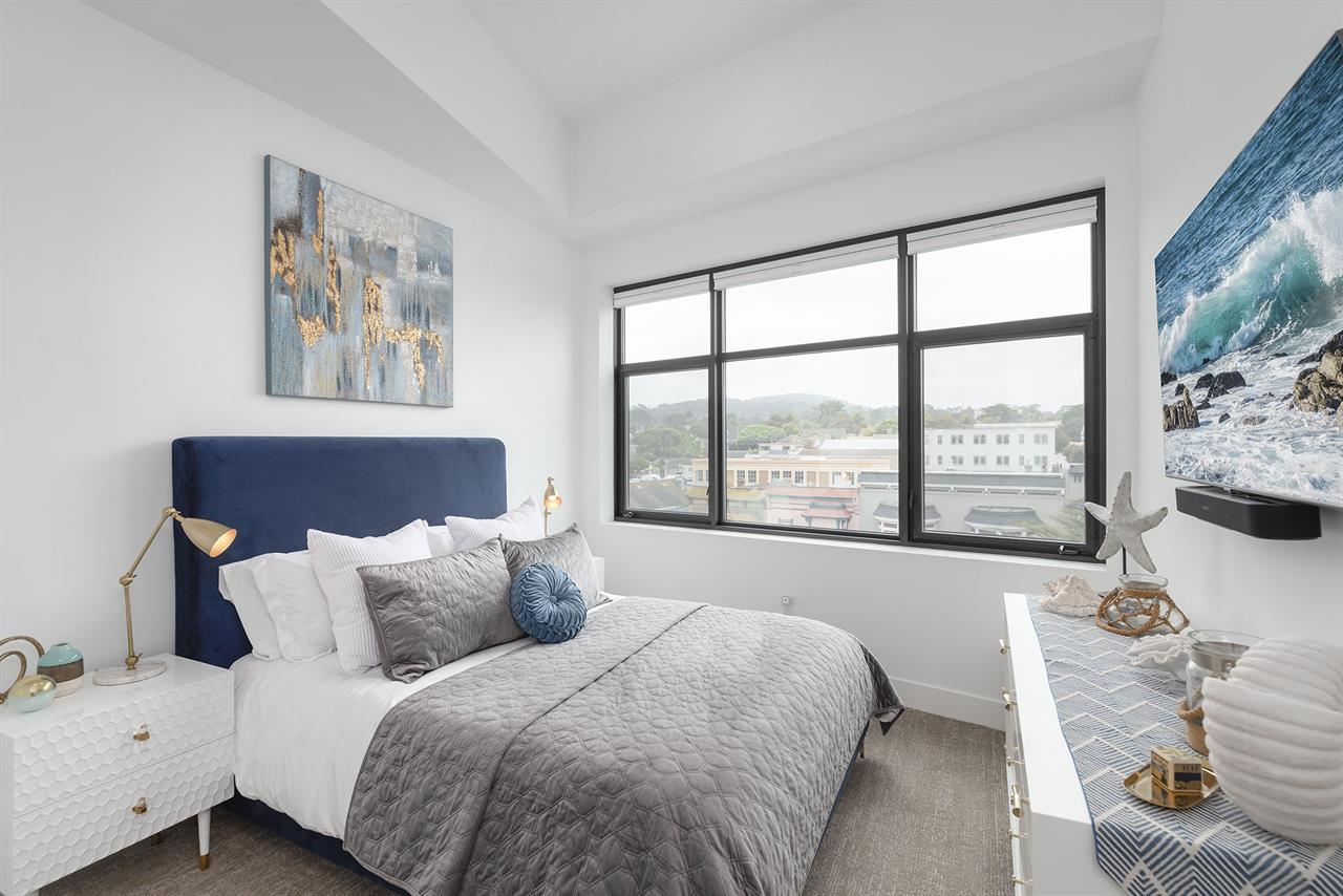 Bedroom 2, Queen Bed, TV