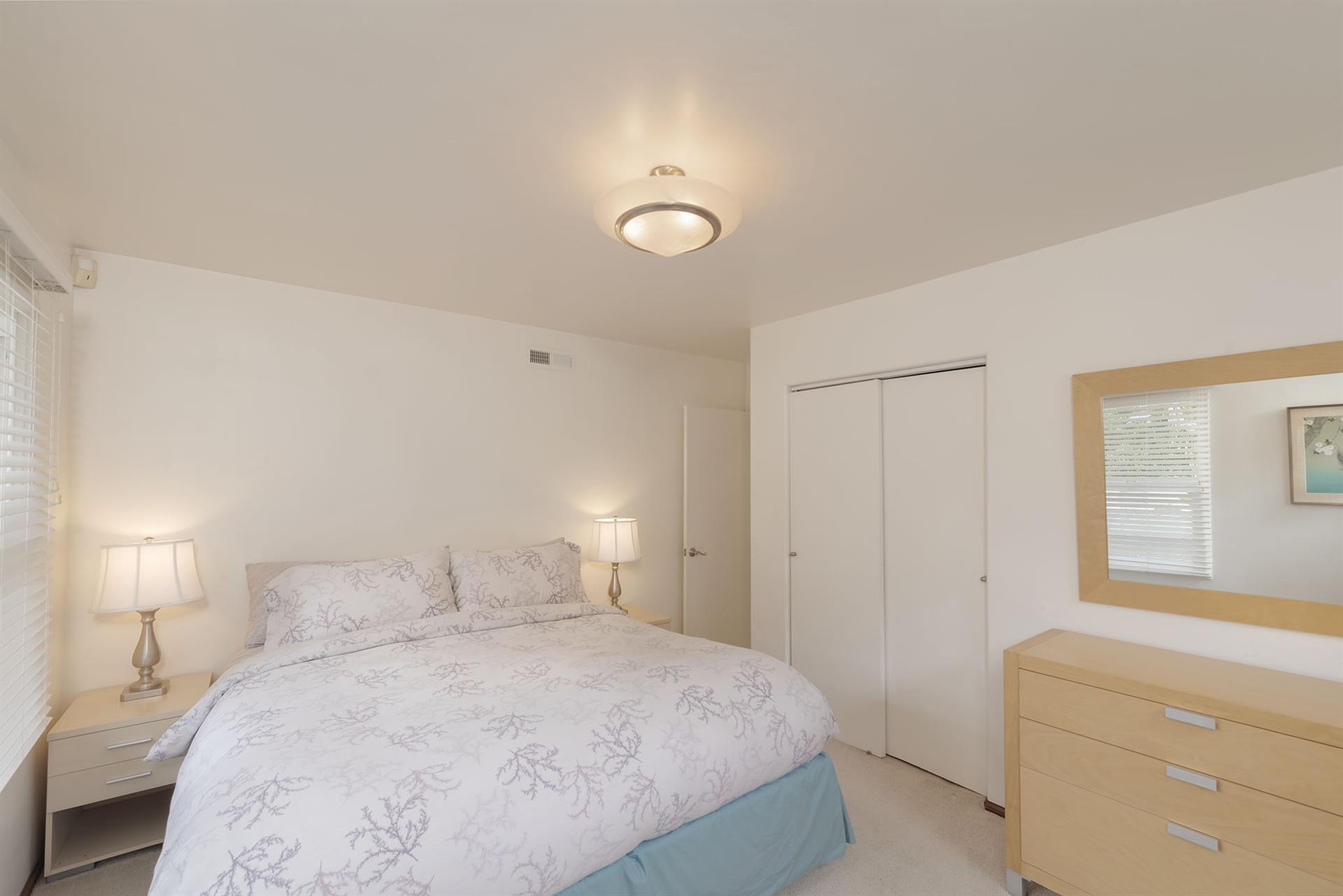 Bedroom 1, King Bed, TV