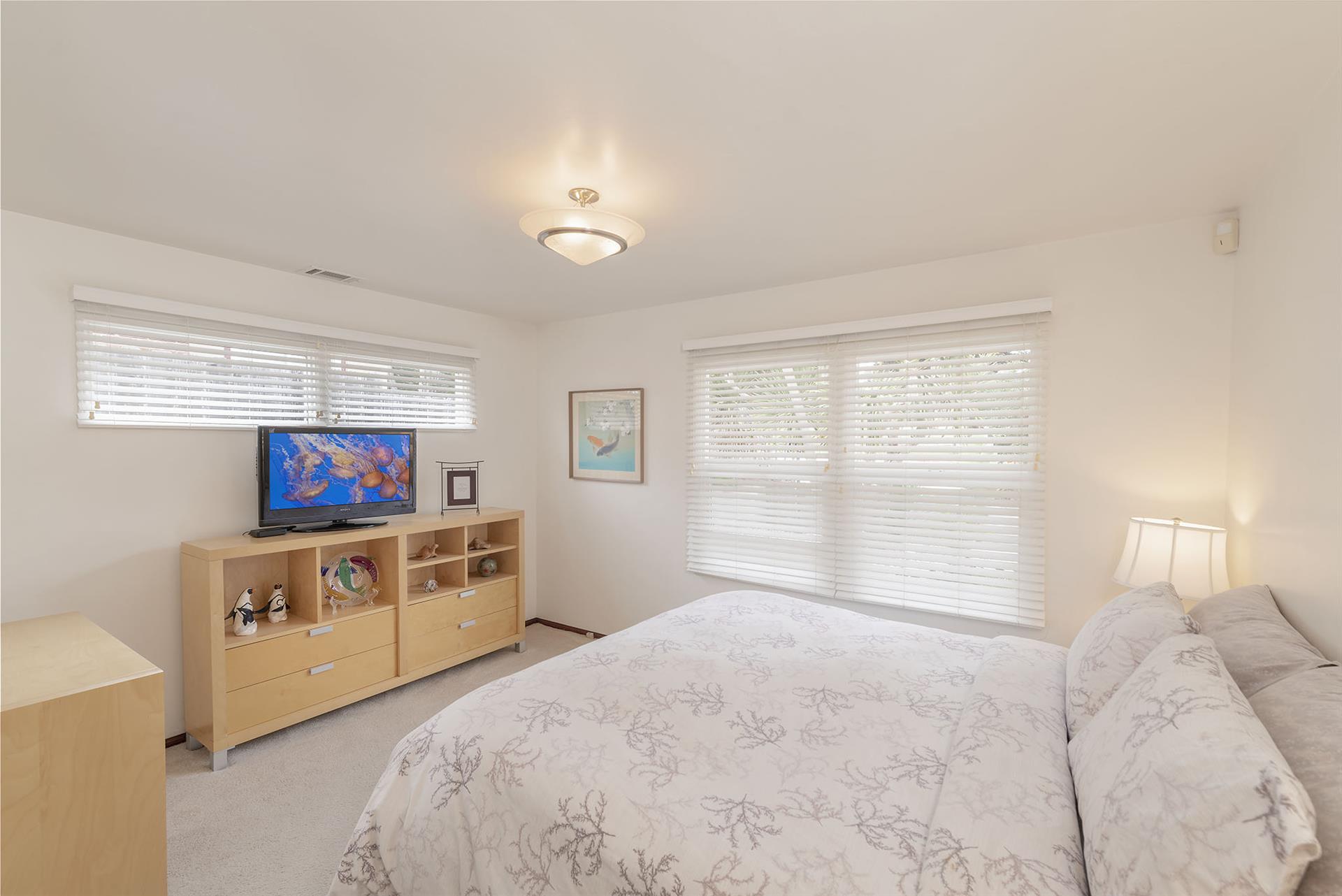 Bedroom 1, King Bed, TV