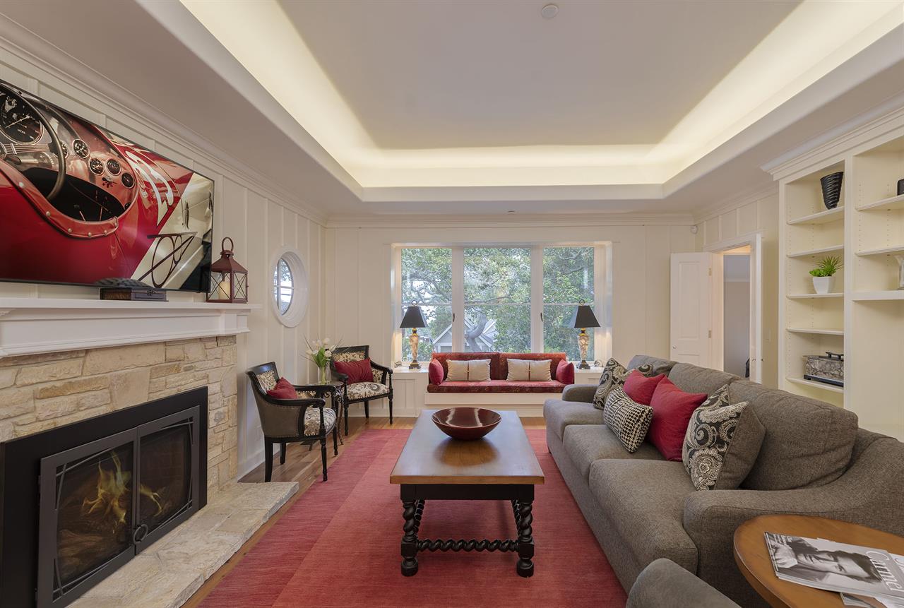 Living Room with Gas Fireplace and HDTV