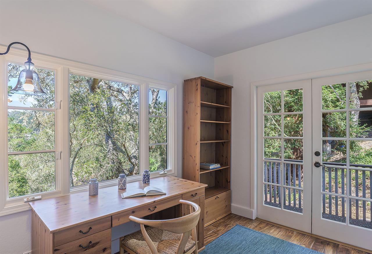 Sunny Bonus Room SetUp as an Office Space