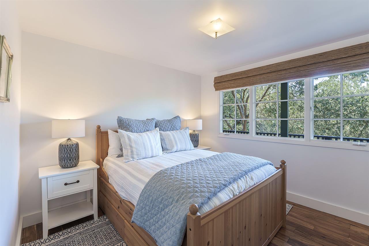 Bedroom 2, Queen Bed, Downstairs