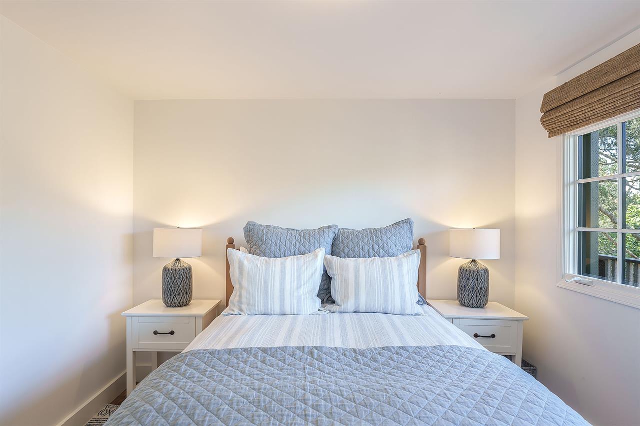 Bedroom 2, Queen Bed, Downstairs