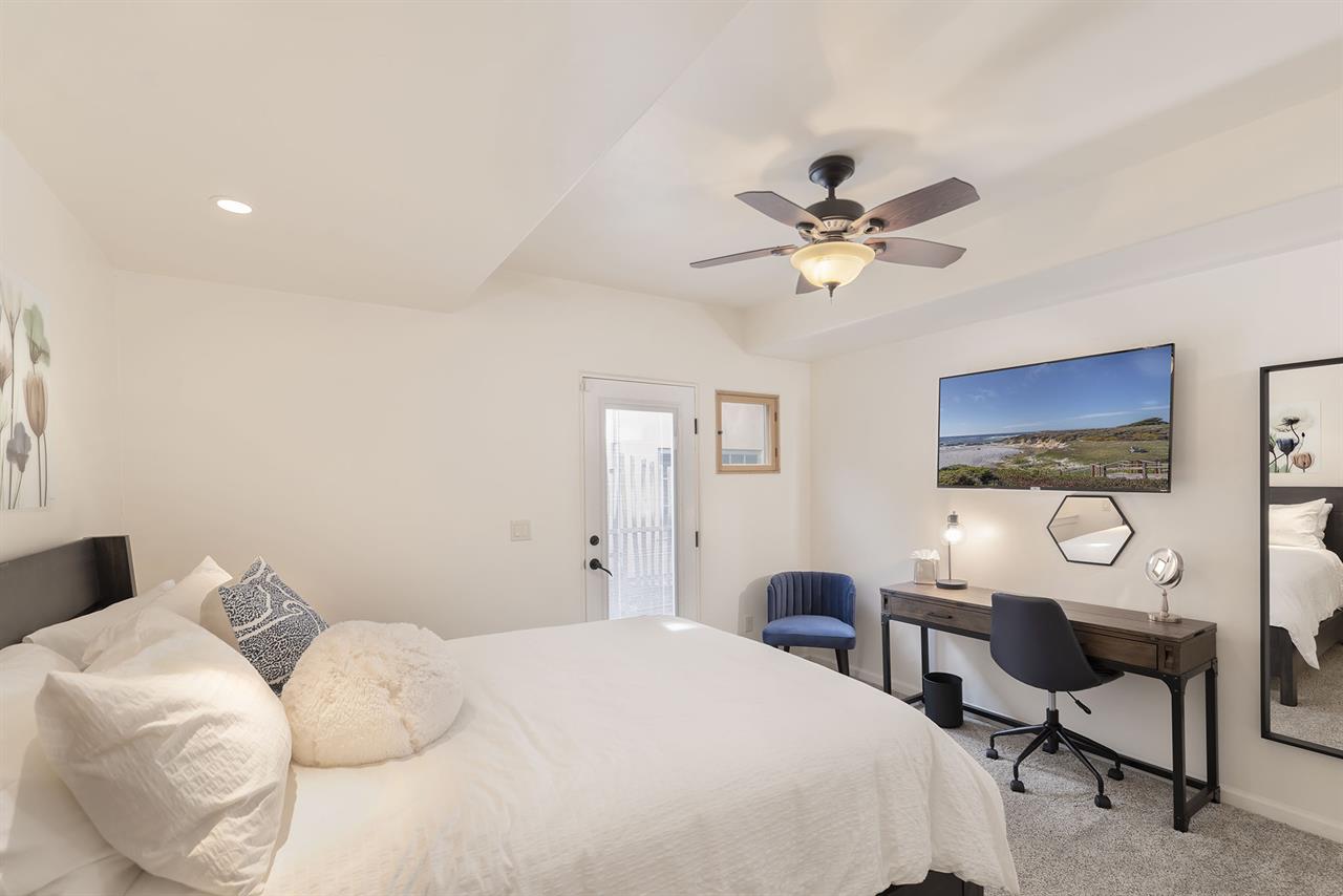 Bedroom 2, Queen, TV, Desk, Downstairs