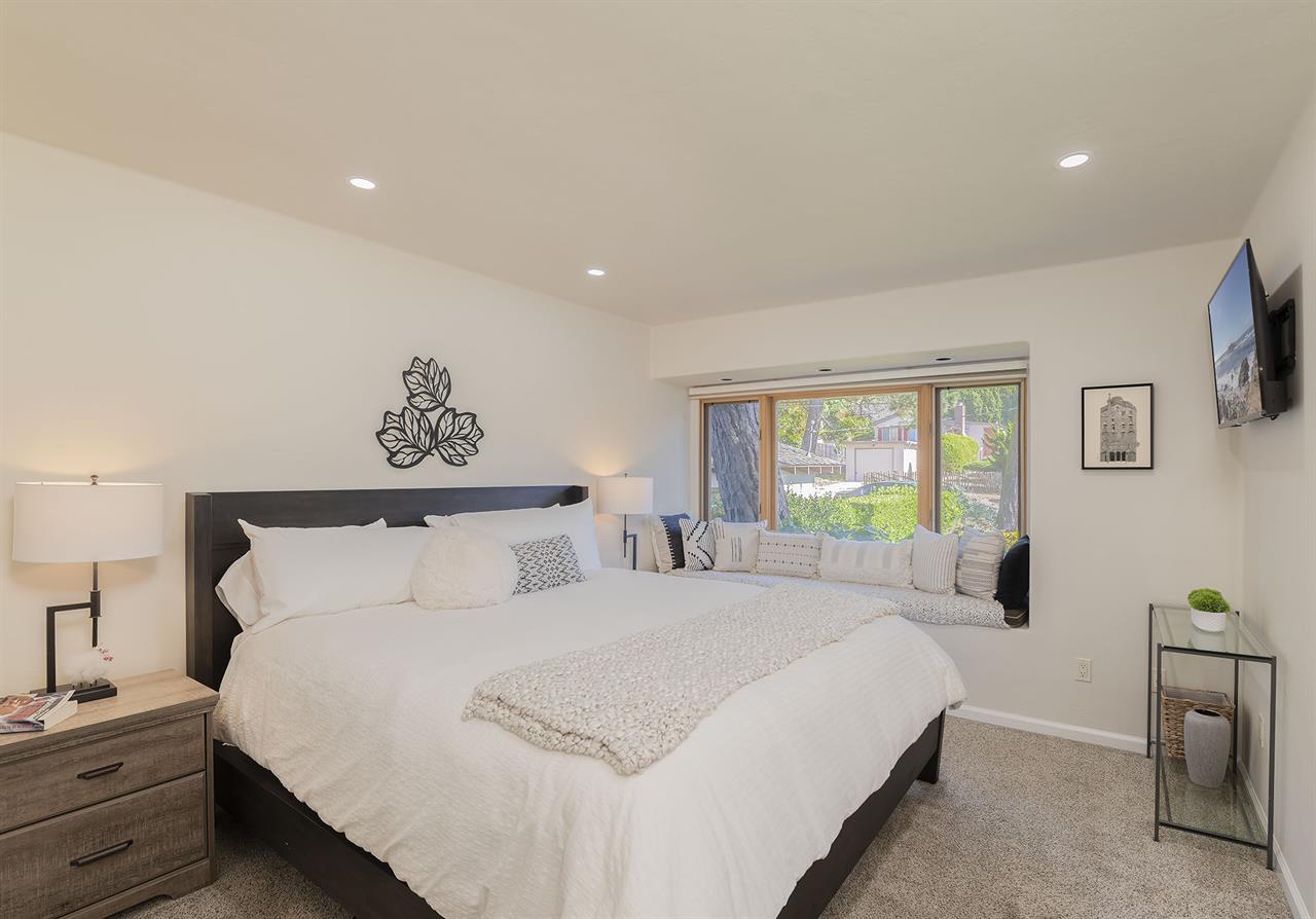 Bedroom 4, Cal King, TV, Window Seat