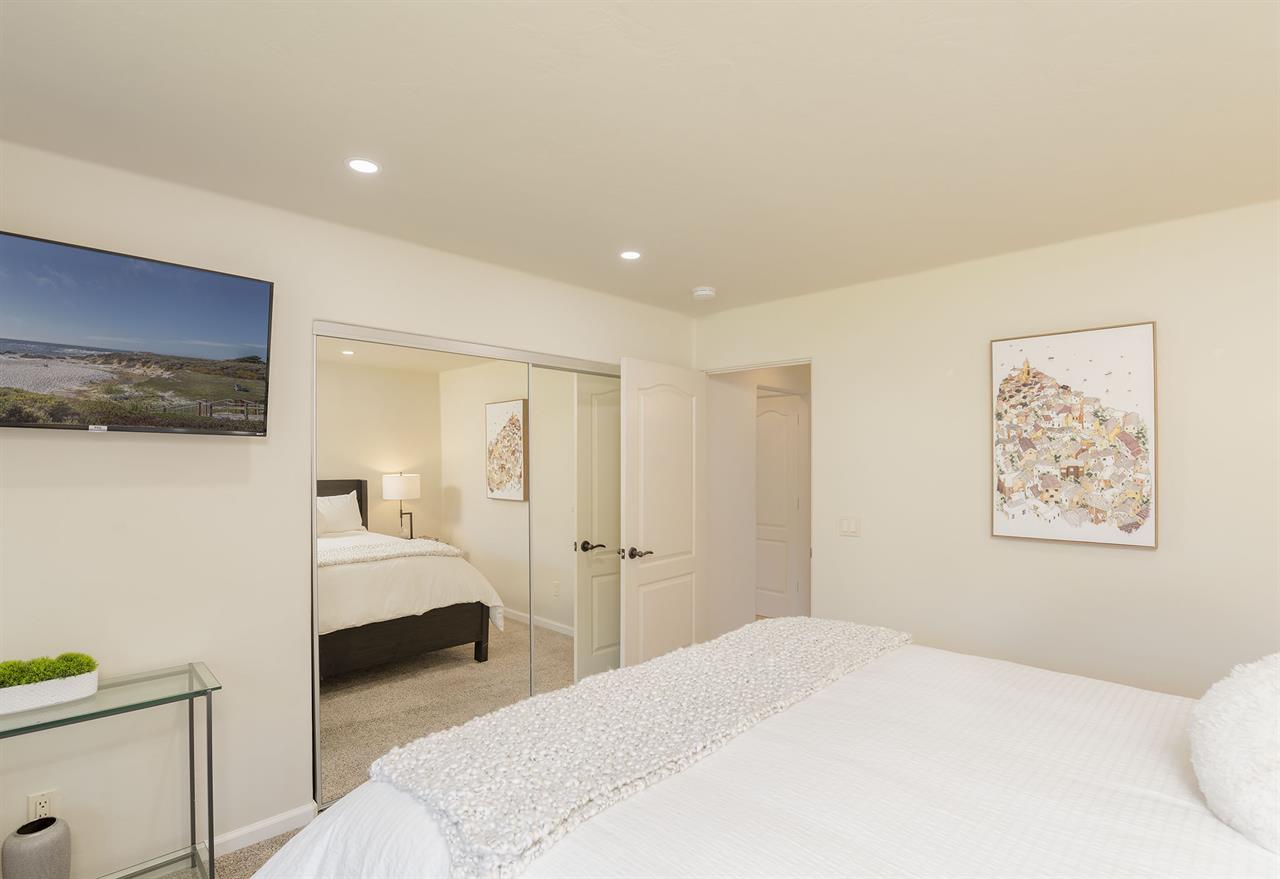 Bedroom 4, Cal King, TV, Window Seat