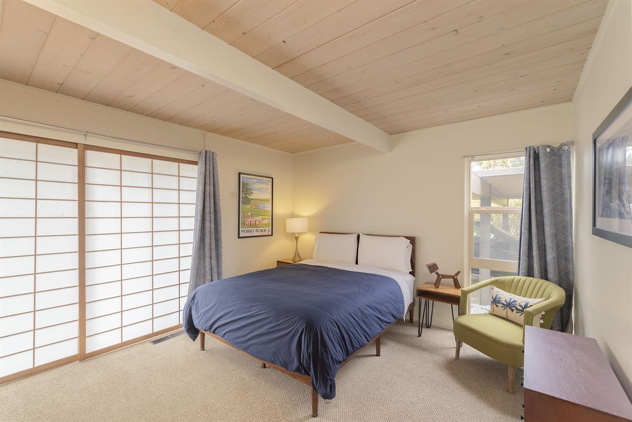 Bedroom 2, Queen Bed