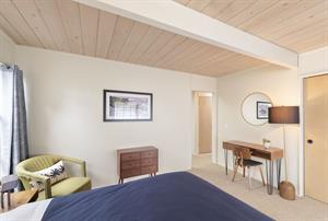 Bedroom 2, Queen Bed