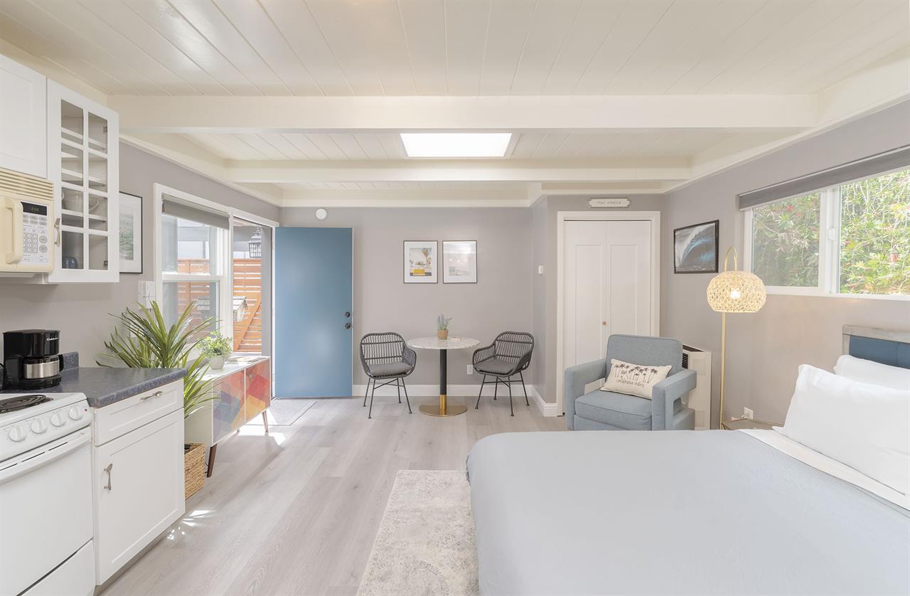 Guest Suite, Queen, Kitchenette, En Suite with Shower